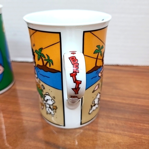Betty Boop Fine Porcelain Collector Mugs Set of 2 Gimme A Boop & Aloha Betty - Picture 5 of 14